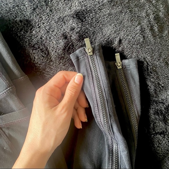 Athleta leggings with pockets & zippers - Picture 4 of 4